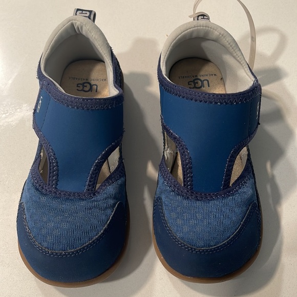 UGG Delta closed toe sandals Size 12 s/n 1117242T - Picture 2 of 4